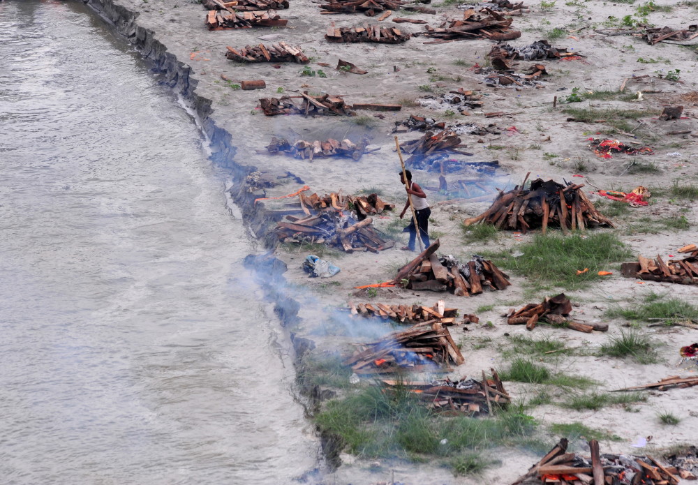 印度恒河烧尸图片图片