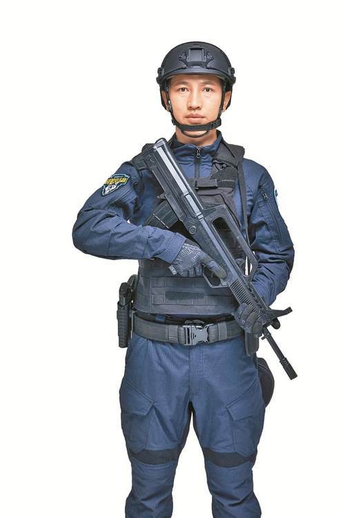 深圳市公安局特警支队战狼突击队大队长张玉战袍上七枚勋