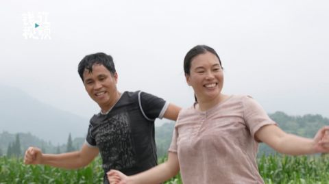 一个多小时的直播,小英夫妇就卖出了1125斤玉米.
