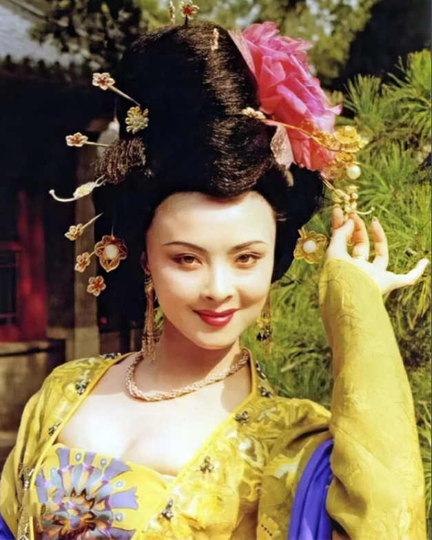 贵妃的具体形象周洁多次出演同一个角色之后,人们对该演员的人生经历