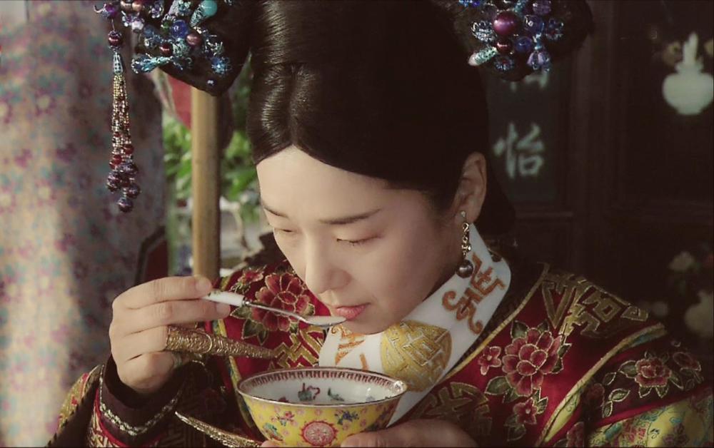 根据慈禧身边的管事太监张恒泰回忆,慈禧的花销那可是日费四万两,歌舞