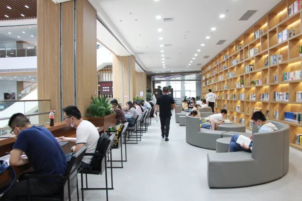 海安图书馆暑期延时开放公告