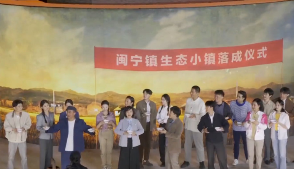 新闻联播 晚会 杨紫李现同框 刘诗诗穿少数民族服饰美翻了 腾讯新闻