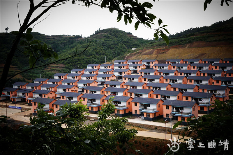 师宗县坚持"危房不住人,住人无危房"原则,采取村评议,乡镇审核,县级