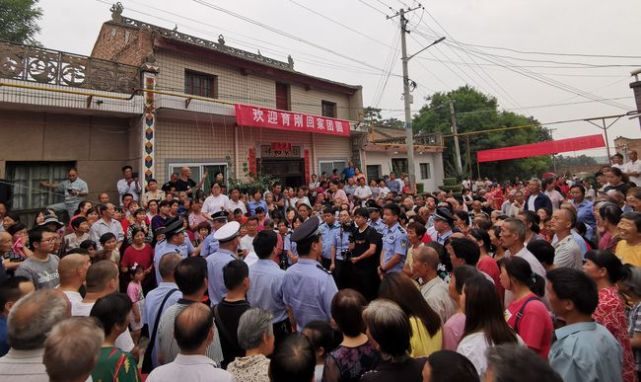 6月24日下午,武功县公安局分别在小村镇,贞元镇,普集街道办同时举行"