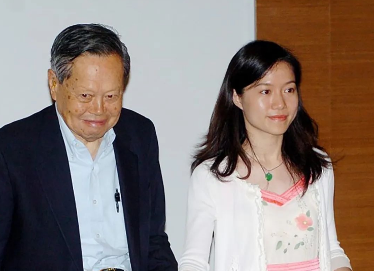 翁帆54岁的爱情差一条人迹罕至的路