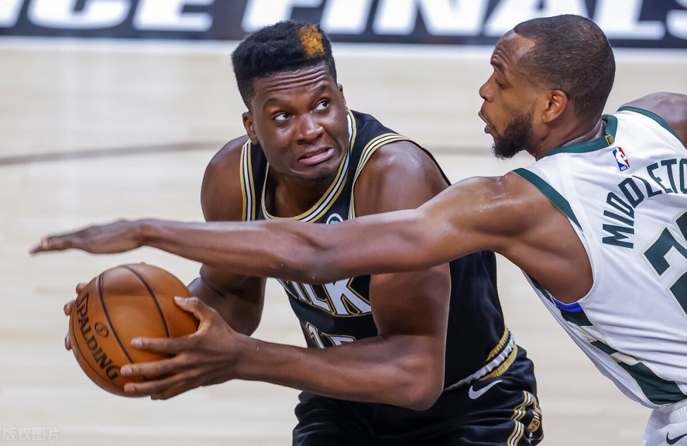 一场伤两人路威先发218老鹰6人上双雄鹿低迷大比分被扳平