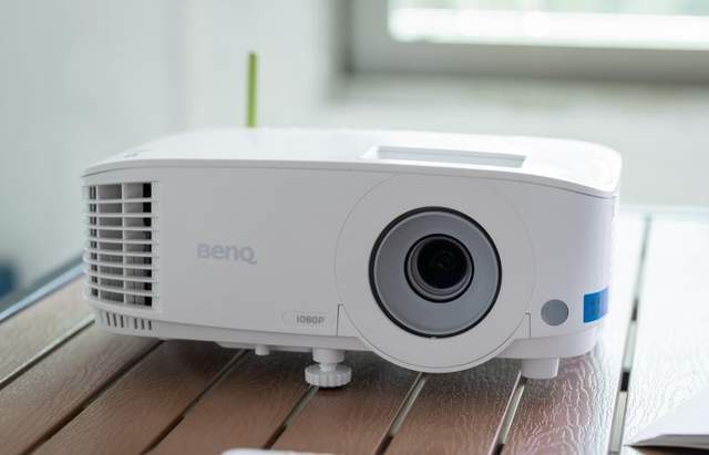 打造办公室数据大屏,选择高亮清晰的明基e580智能商务投影仪