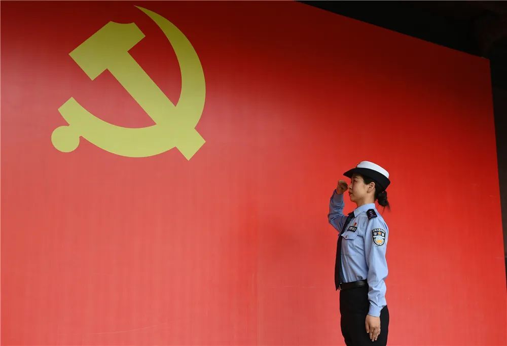 庆祝建党100周年丨浙江公安致敬党旗摄影创作作品展示