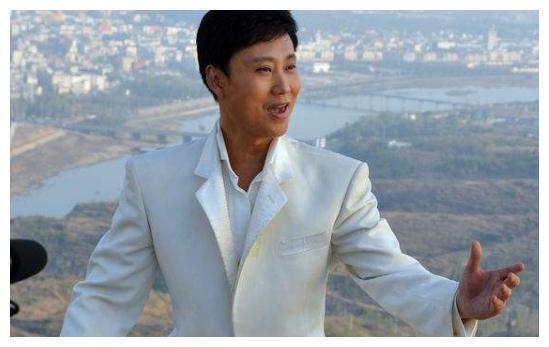 耿为华演唱的基本都是军旅题材的歌曲,他也是大家特别喜欢