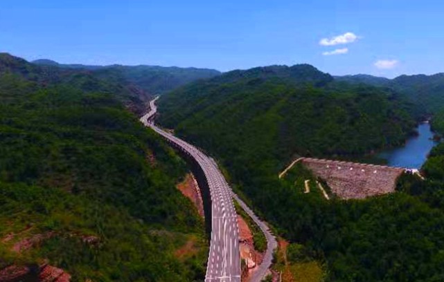 g8513平凉绵阳高速平凉华亭至天水段公路工程顺利通过交工验收