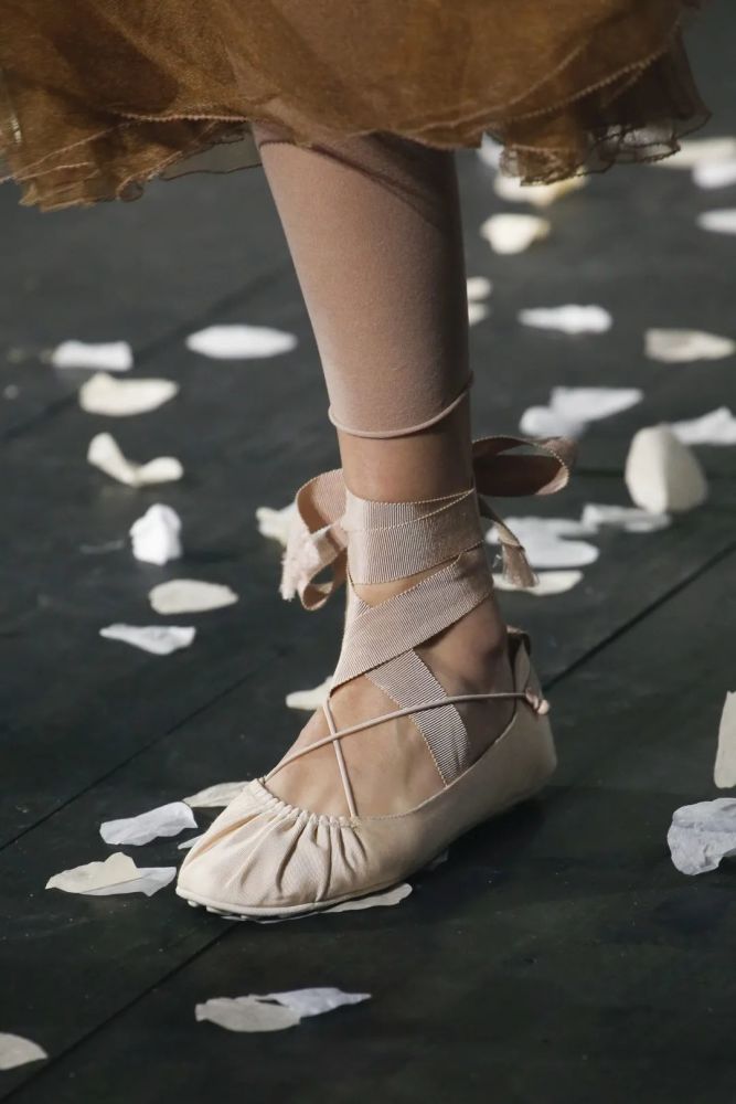 流行趋势:2021春夏女鞋推荐—芭蕾舞鞋