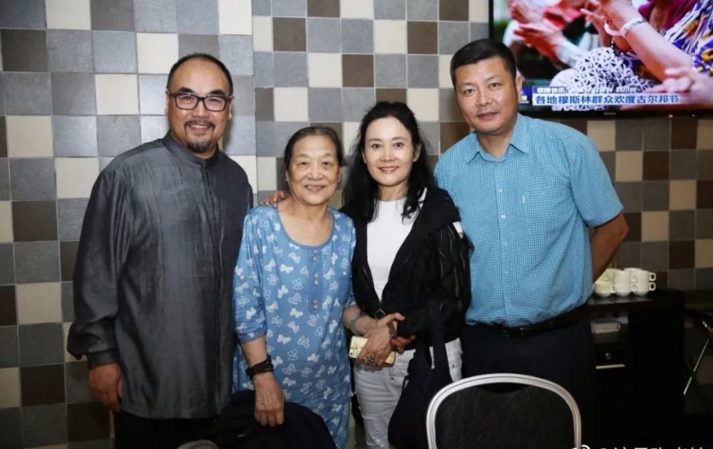 看到蓝天野,我又想起那部家喻户晓的神剧,今已有4位演员离去了_腾讯