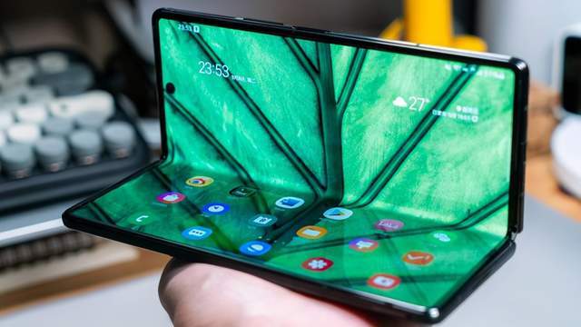 三星华为小米折叠屏对比都是内折但体验大不相同