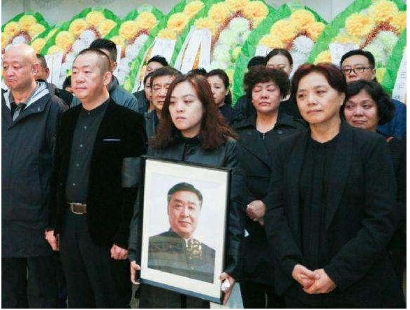 国家一级演员师胜杰:长期饮酒患上癌症,和父亲在同一天去世