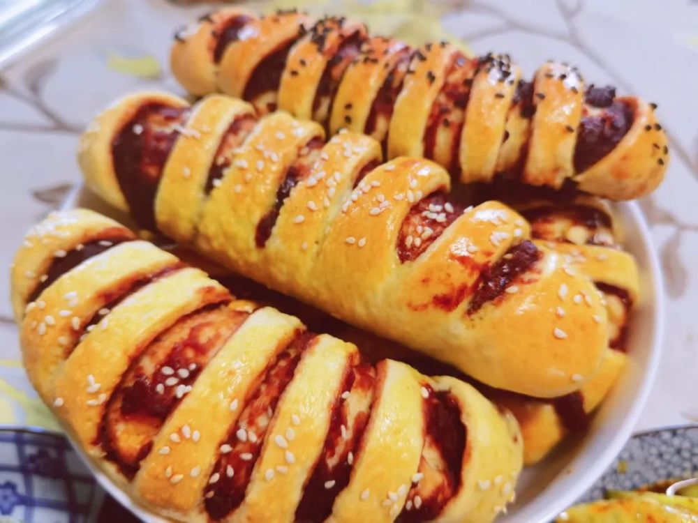 【辅食记】面包店最畅销的经典款红豆面包,不用揉到手套膜就能做_腾讯