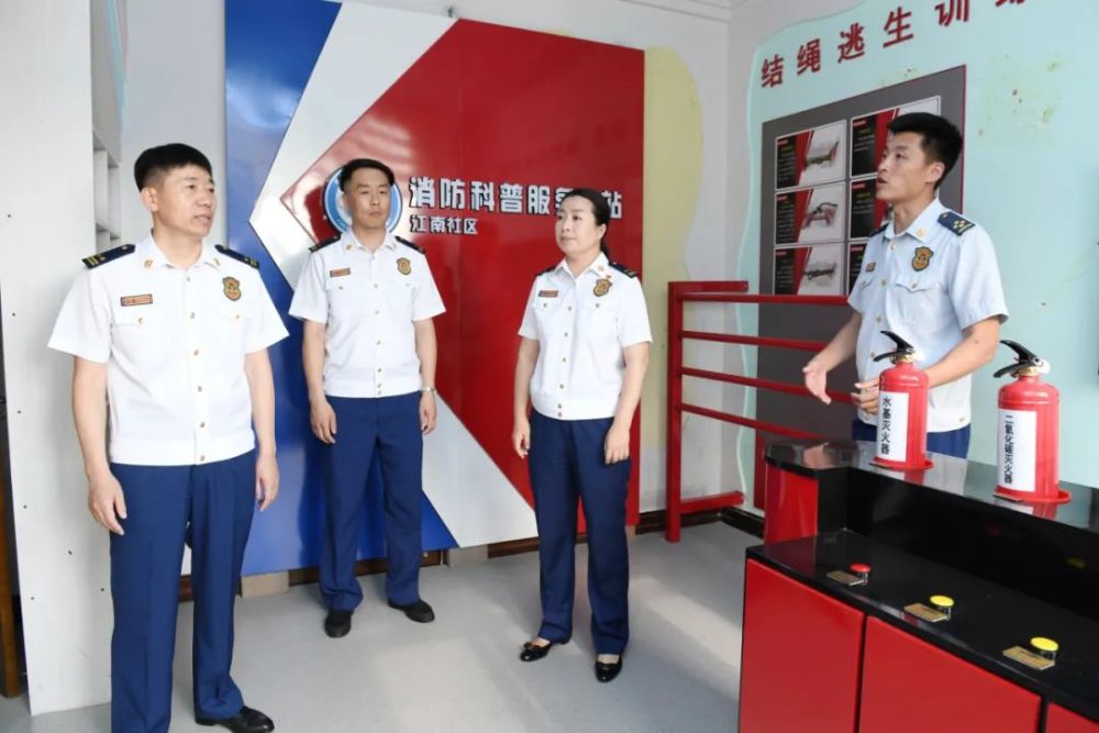 通化市政府常务副市长经希军与总队新闻宣传处刘颖处长就做好消防宣传