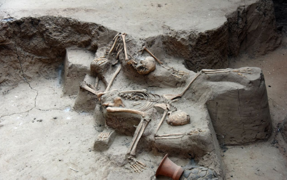 古墓丽影在宁夏人们曾经发现两具拥抱在一起的残骸一男一女