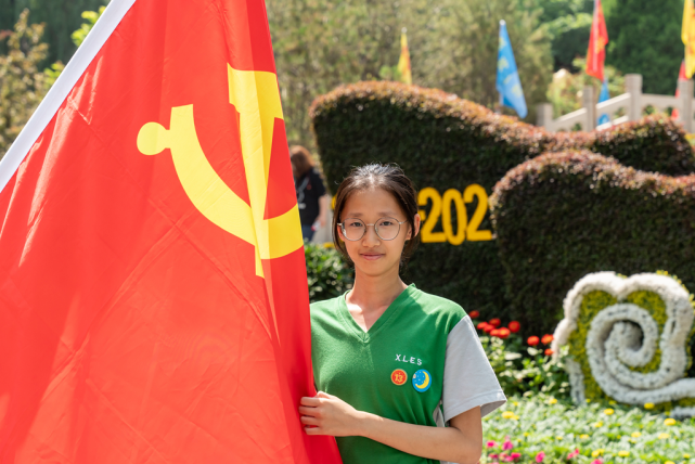 七一前夕太原一位老党员拍摄了一百幅特殊的作品