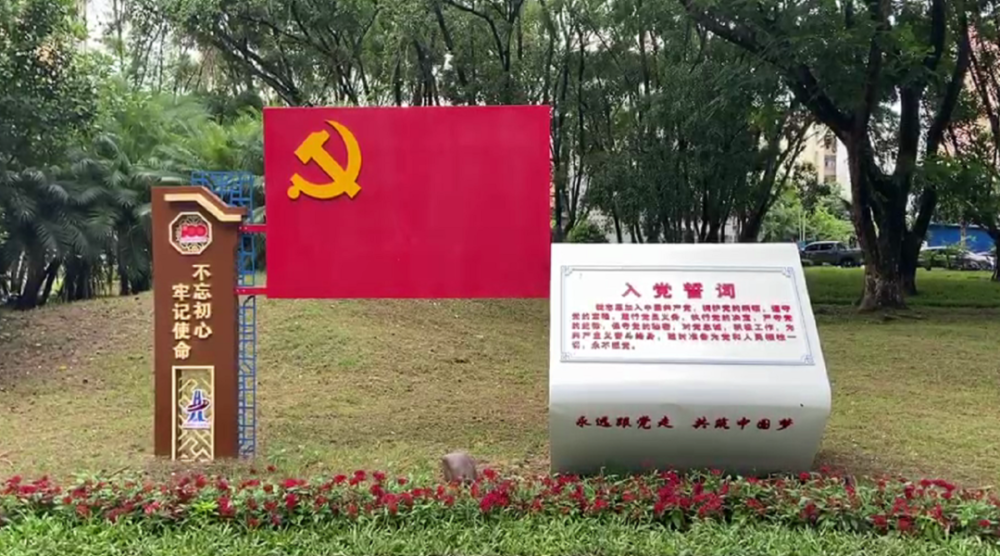 红色风景扮靓大街小巷 庆祝建党100周年氛围浓厚