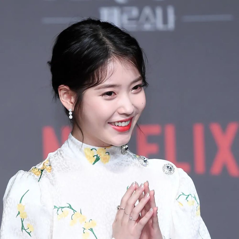 跟着国民妹妹iu化淡妆 普通人也能做睫毛精!