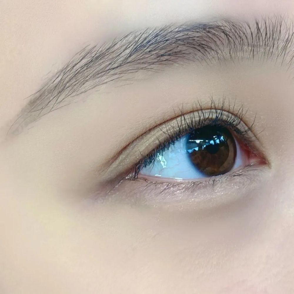 跟着国民妹妹iu化淡妆普通人也能做睫毛精