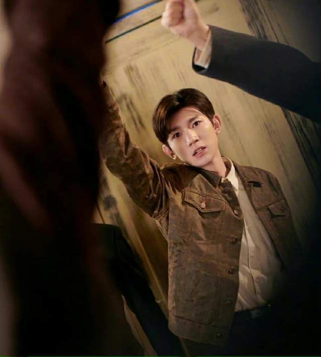 电影《1921》王源民国造型曝光:一身正气,神采飞扬,令人心动