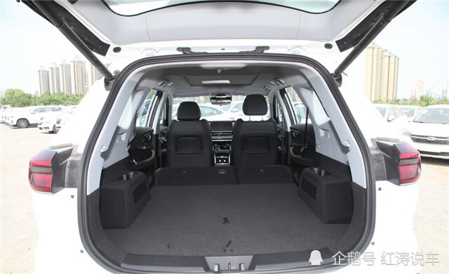 瑞虎8的空间表现让人满意,提供了5座,6座还有7座布局来满足不同消费者