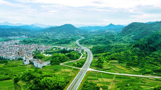 沃野阡陌谱新曲山乡蝶变展新颜缙云县东方镇奋力推进乡村振兴战略纪实