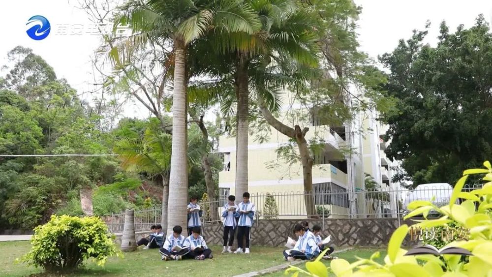 【悦读南安】蓝园高级中学:草堂留后世,诗圣著千秋_腾讯新闻