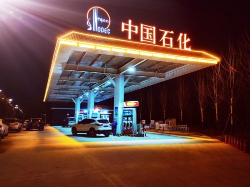 中国石油加油站夜景图片