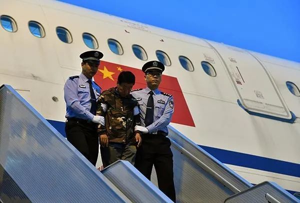 百年百廉书记读第85篇百名红通人员超半数归案