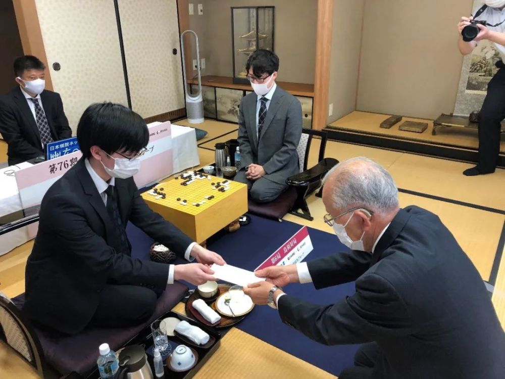 本因坊战井山裕太绝境追平芝野虎丸十连霸or最年少一战定江山