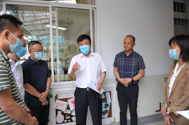 区委常委,区委宣传部部长李劲参加检查.点击播放 gif0.0m