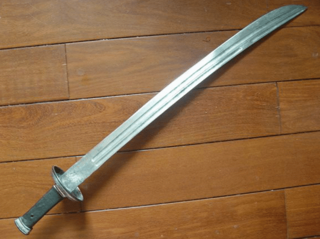 单手的雁翎刀,双手的日本武士刀,长柄的偃月刀,这三类谁最强?