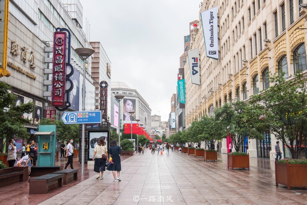 上海最受欢迎的步行街热闹程度仅次于外滩大部分游客是外地人