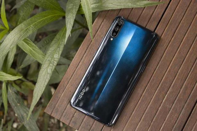 所以说iqoo作为vivo系新晋子品牌,当年的第一代产品也到该换机的时候