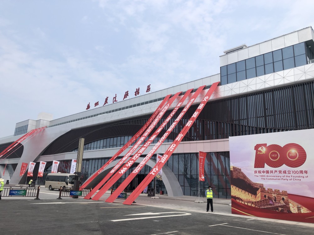 江苏最大高速服务区五峰山长江大桥南北公路接线广陵服务区开业