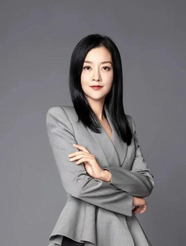 福建"南平第一女富豪":23岁崭露头角,38岁掌舵297亿帝国帅印