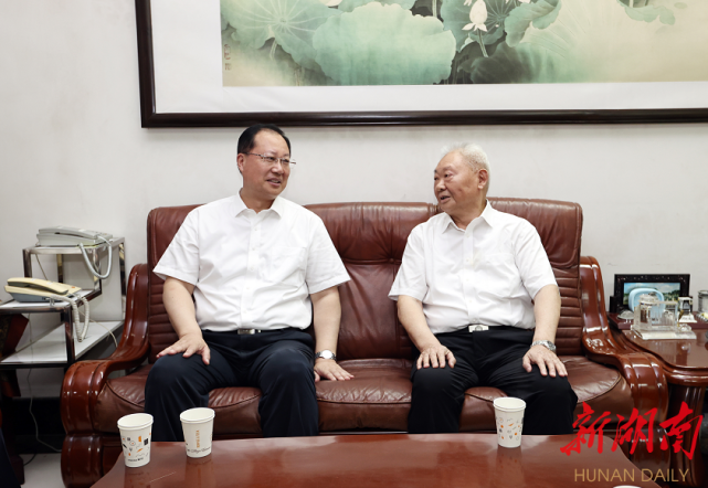 明等省领导分别走访慰问老党员困难党员|党员|毛伟明|纪念章|王克英