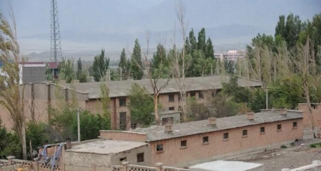 决定在新疆乌鲁木齐市的阿拉沟建设配套的兵工厂