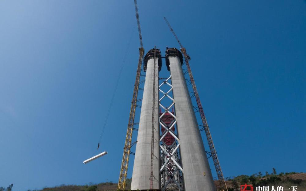 世界铁路"第一高墩"筑路者:工程师敢想,农民工敢干