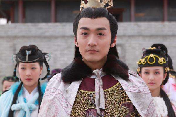 朱由校的儿子都夭折了在张皇后的力劝之下朱由检才成了接班人