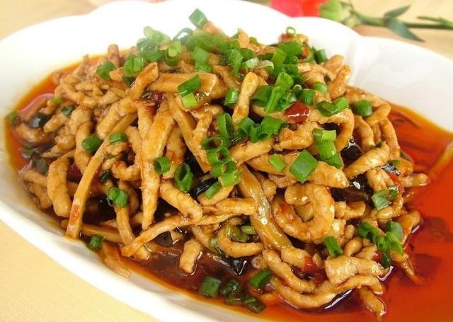 炒肉丝总是粘锅?老厨师教你这一招,肉丝香嫩爽滑,还不粘锅