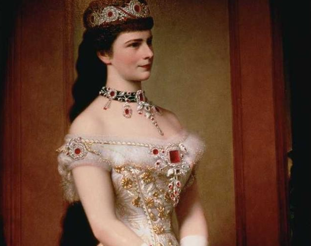 茜茜公主的母亲是玛丽亚·卢多维卡·威廉明妮公主,父亲是一位喜欢