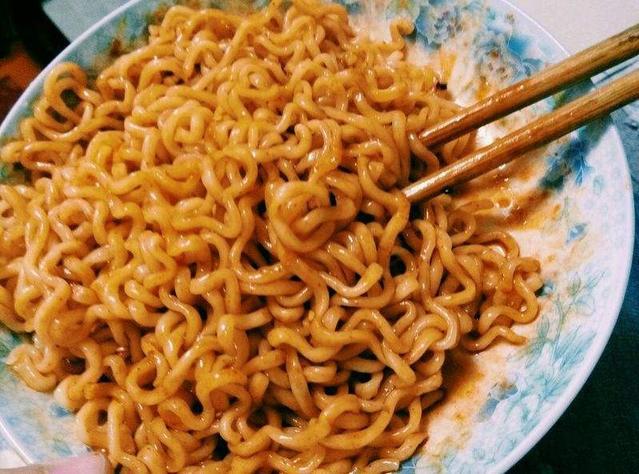 公认最好吃的5款泡面,第3款辣到怀疑人生,我猜你全部吃过_腾讯新闻