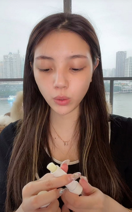 兜儿开直播展示19周孕肚,却被嘲讽别出意外,反击的