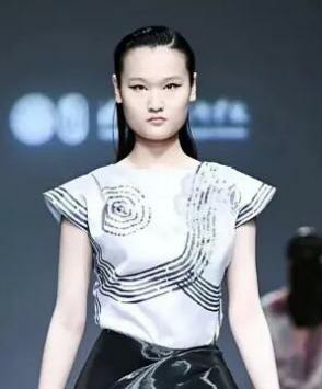 清华美院学生澄清眯眯眼事件称非专业人士的审美不在同一水平