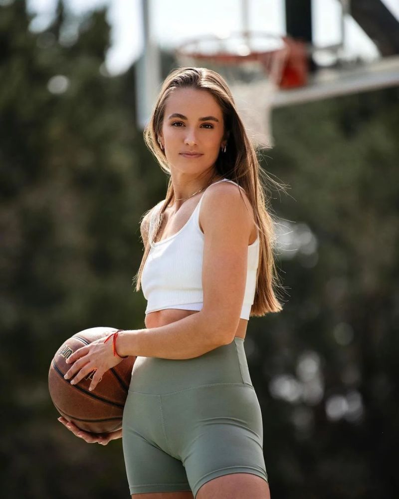 甜美可人瑞秋最新美照曝光她已经原谅了罗伯森