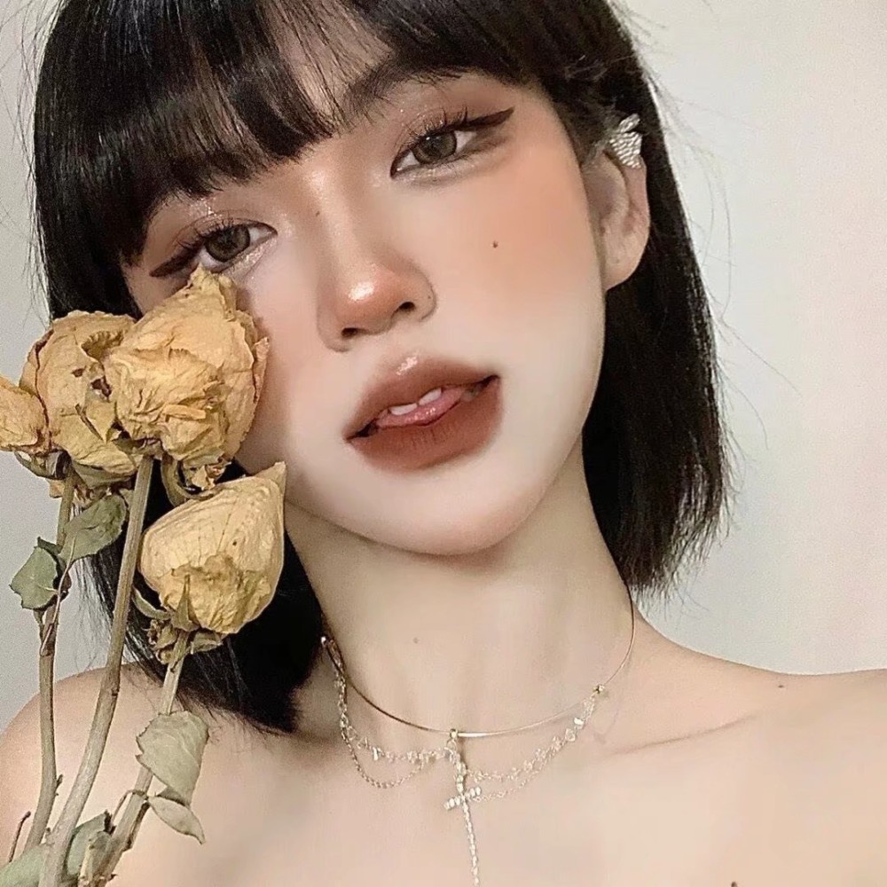 美女头像可我看你的眼神实在谈不上清白